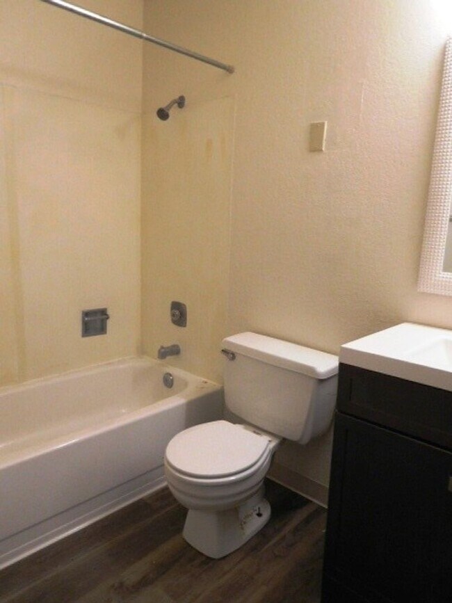 Foto del edificio - Totally Remodeled Two Bedroom Condo