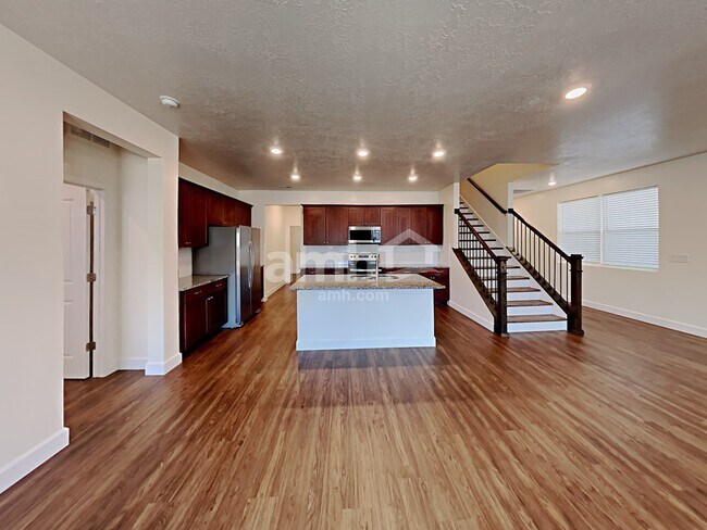 Building Photo - 1192 Wagon Way