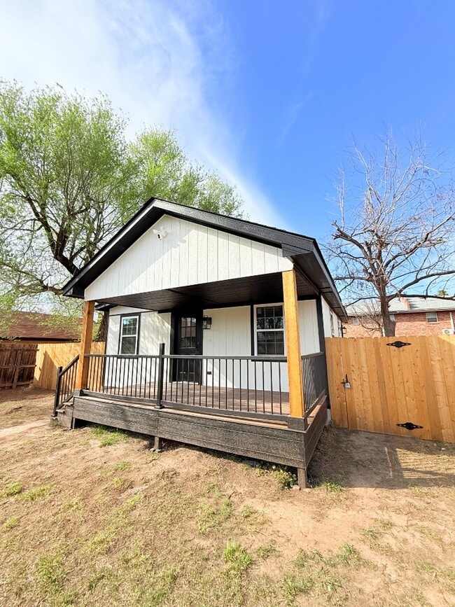 Photo - 5909 NW 40th St House