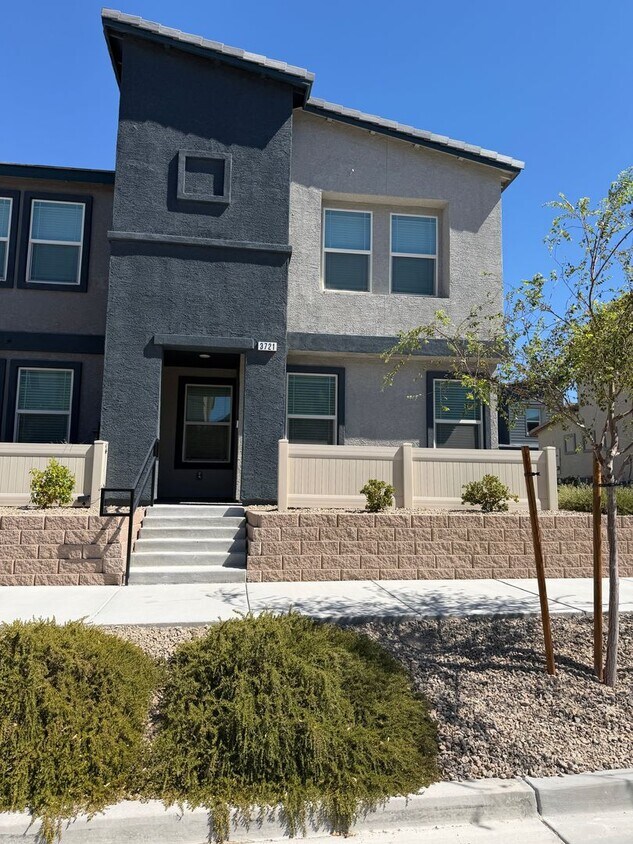 Building Photo - Cozy Townhome in West Henderson