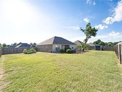 Foto del edificio - 1652 N Oakhaven Pl