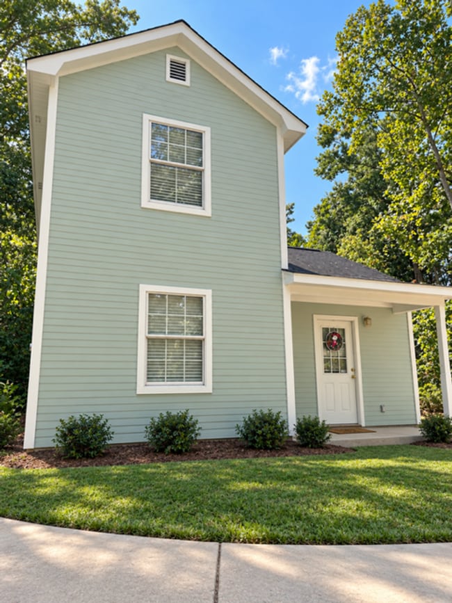 Building Photo - 1311 Access Rd