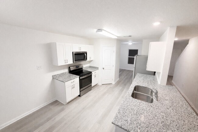 Building Photo - 15689 Del Norte Dr