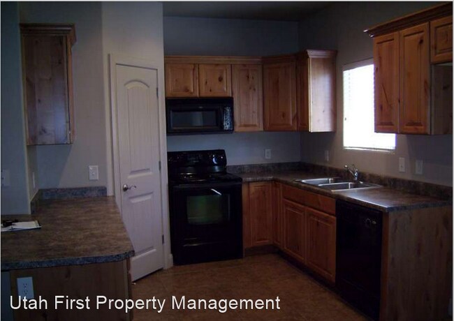 Foto del edificio - 3 br, 2 bath House - 543 N 2480 W