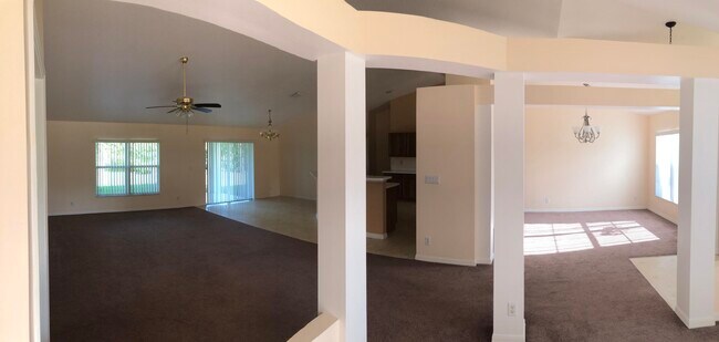 Foto del edificio - 4574 SW Uleta St