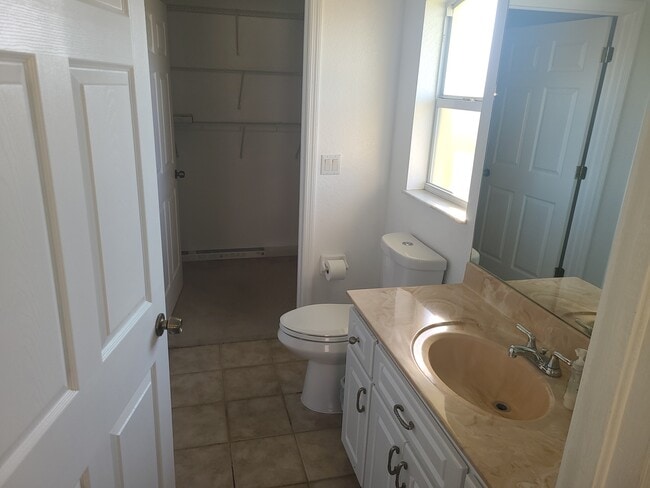 Building Photo - 838 SW 47th Terrace