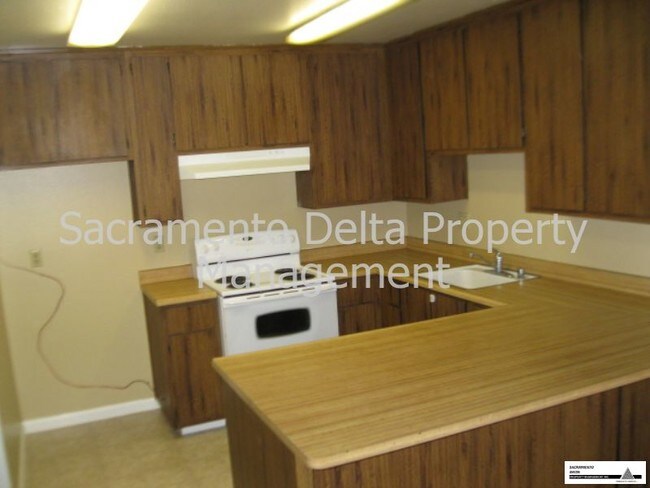 Building Photo - 3635 Sutterwoods Way