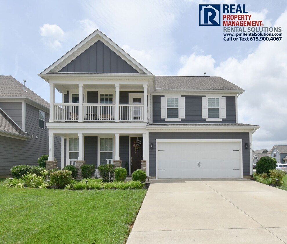 Foto principal - Stunning 6 bedroom home in Shelton Square!...