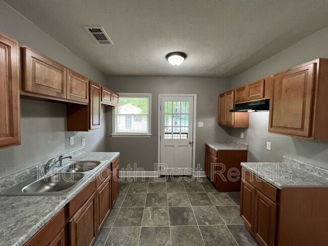 Foto del edificio - 877 N Holmes St