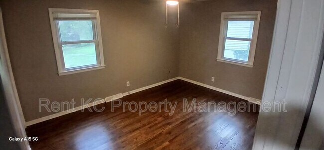 Foto del edificio - 7201 Hardy Ave