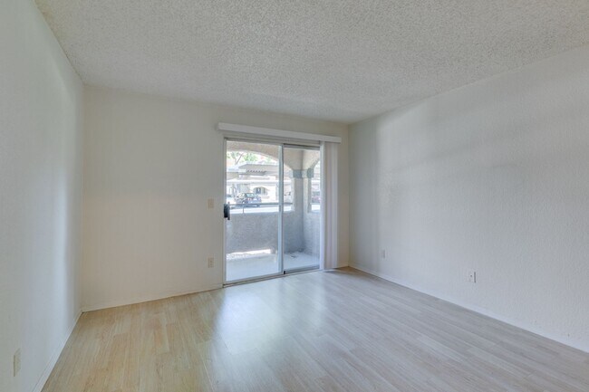 Building Photo - First Floor Condo In Meadows Community