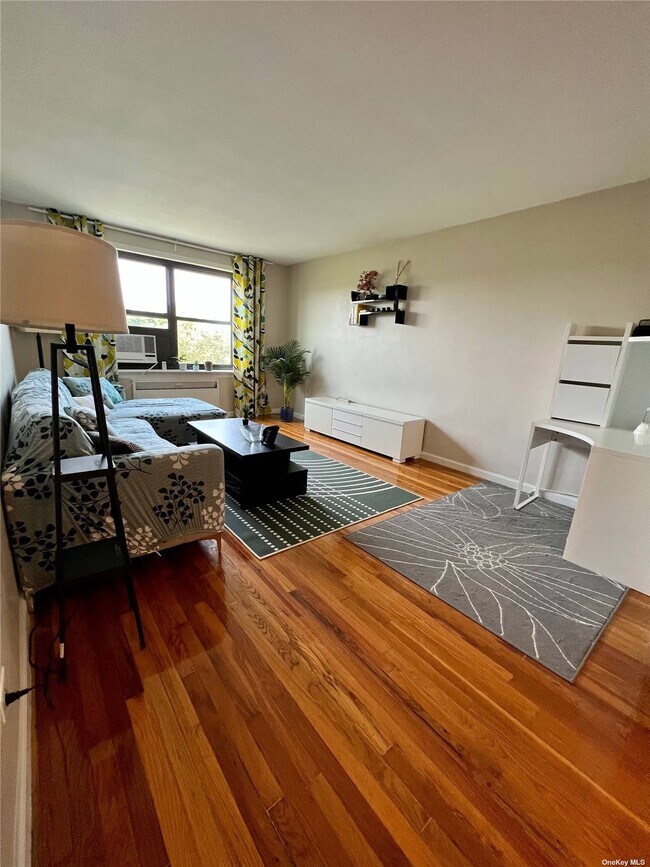 Foto del edificio - 211-02 73rd Ave
