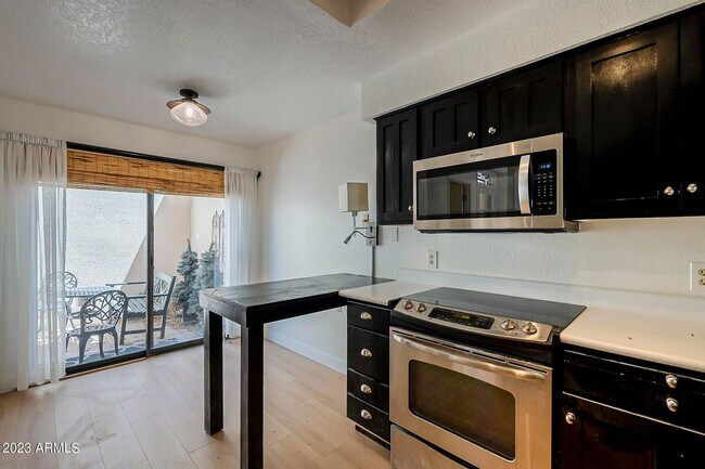 Foto del edificio - 2921 E Keim Dr