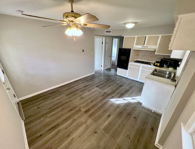 Foto del edificio - 7544 Brown Ave