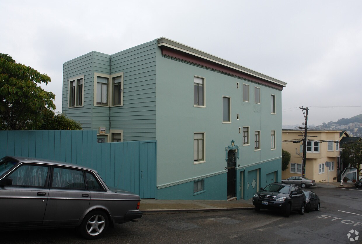 Building Photo - 206-208 Fairmont St