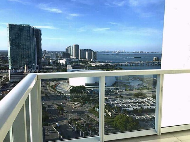 Foto del edificio - 244 Biscayne Blvd