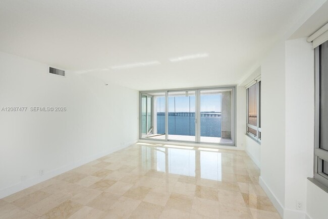 Building Photo - 1541 Brickell Ave