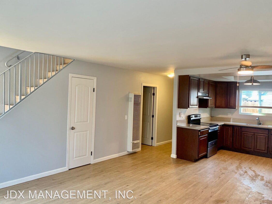 Primary Photo - 148 Terracina Way