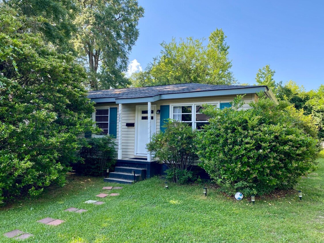 Primary Photo - 110 Templeton St