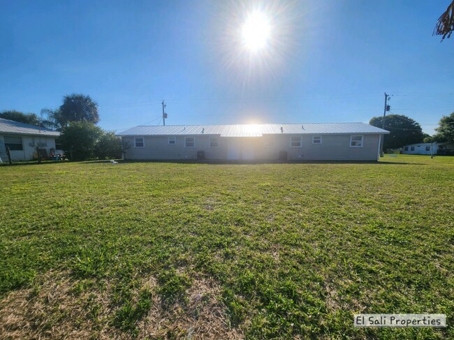Building Photo - 1249 Chobee St