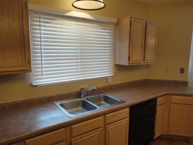 Building Photo - 3416 W Overton Heights Dr