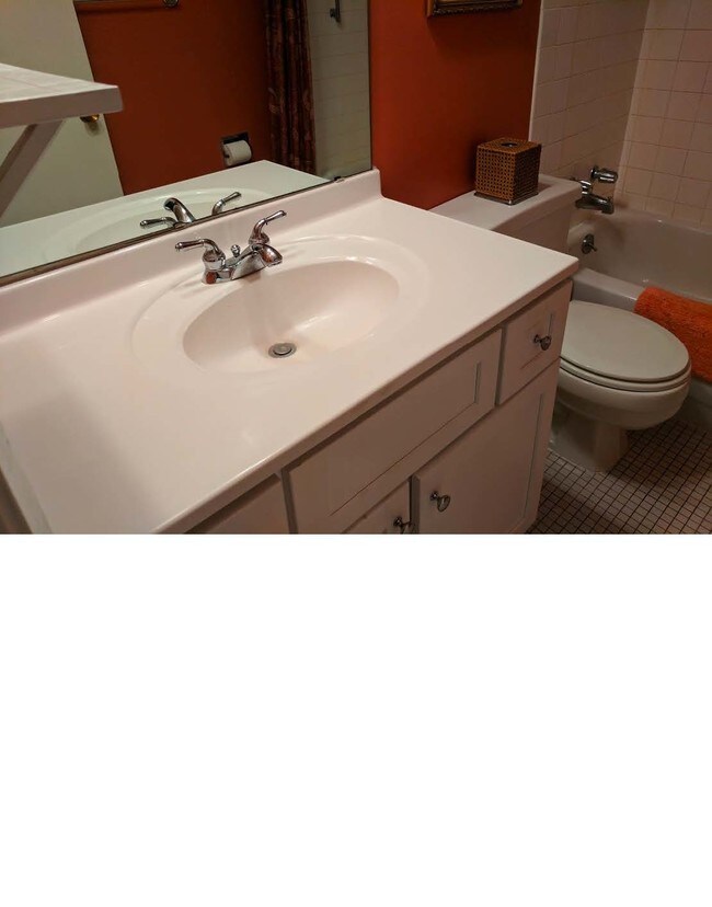 Baño completo 2 - 2520 Le Homme Dieu Heights NE