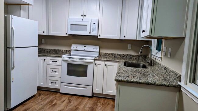 Building Photo - 7928 Foxwood Dr