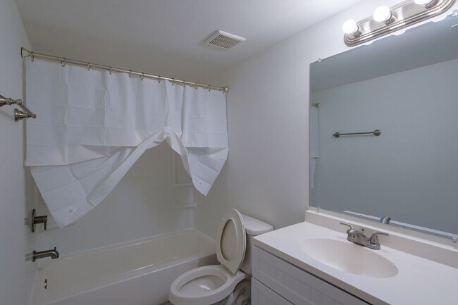 Interior Photo - Golden Gate Townhomes