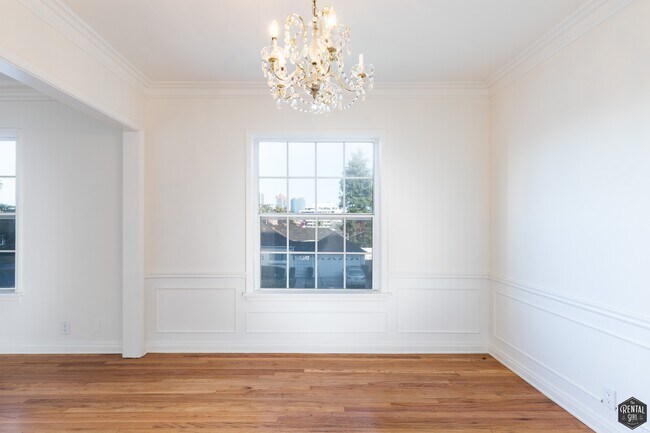Foto del edificio - 10437 Ashton Ave