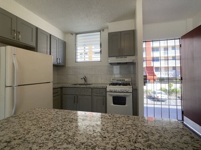 Building Photo - 1130 Hassinger St