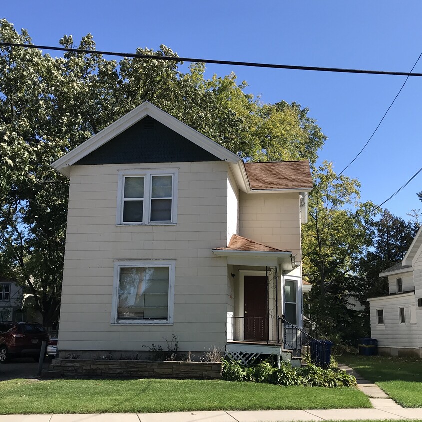 Foto principal - 846 Elmwood Ave