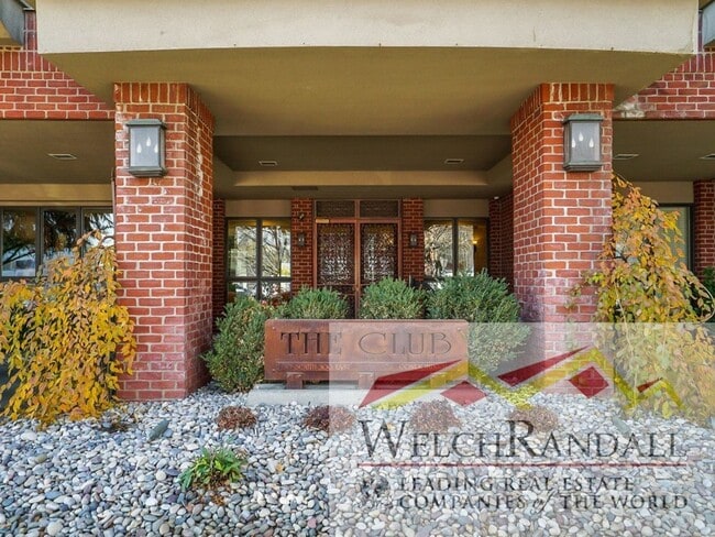 Building Photo - Spacious 2-Bedroom Condo in Prime Downtown Location!