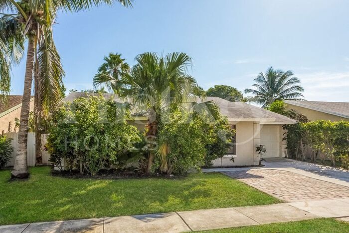 Foto principal - 5927 Ithaca Cir W