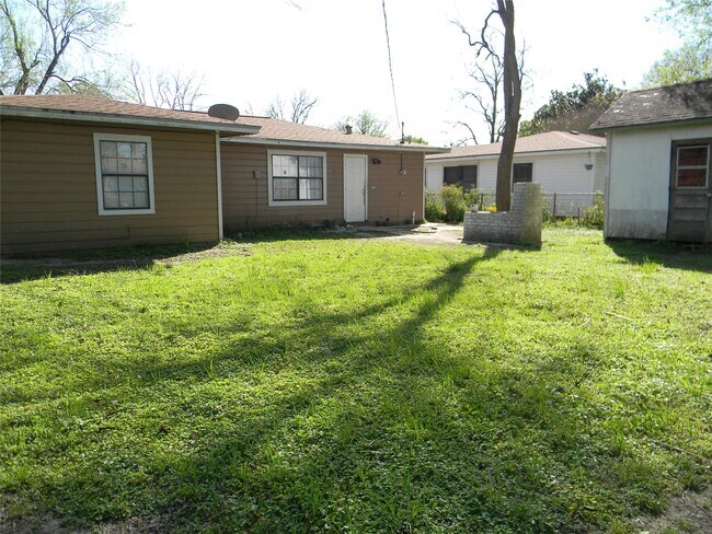 Foto del edificio - 3018 Robinson Blvd