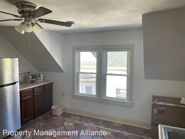 Building Photo - 2 br, 1 bath House - 314 Woodruff Ave-314-02