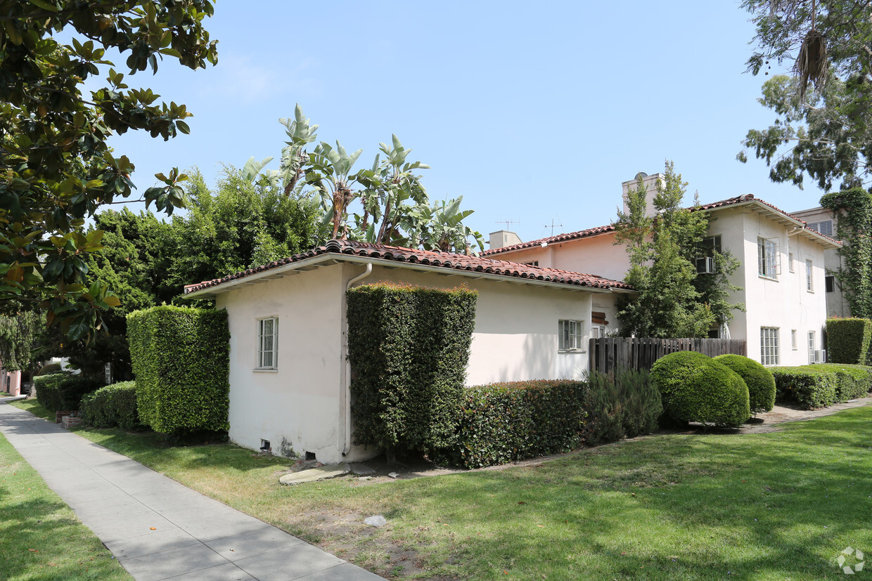 Primary Photo - 9136 Beverly Blvd