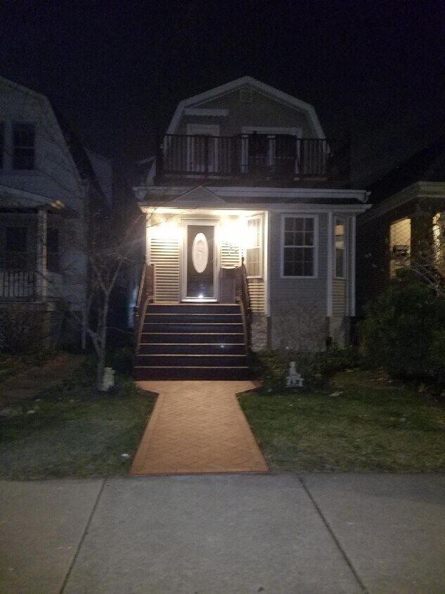 Giddings - 5650 W Giddings St