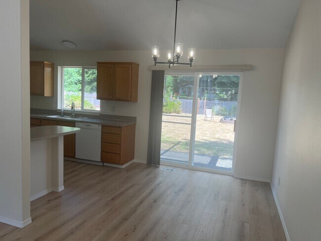 Building Photo - Desirable 3 Bedroom Buckley Home