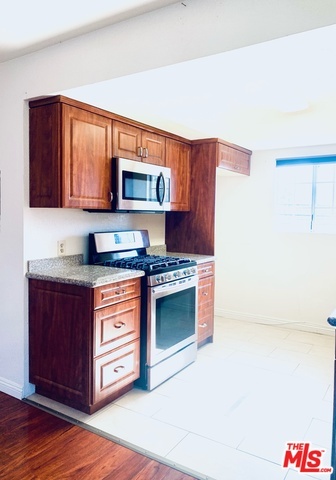 Foto del edificio - 10150 McClemont Ave
