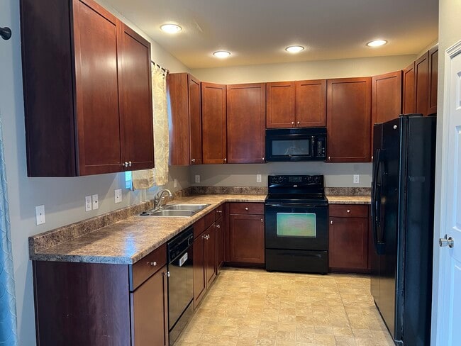 Foto del edificio - 19618 T St