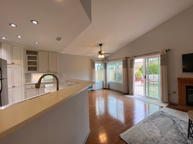 Foto del edificio - Beautiful Single Story Home in Shadow-Ridge!