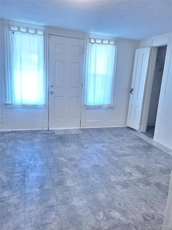 6 Frederick Ct Unit 3, Waterbury, CT 06710 Apartment for Rent in