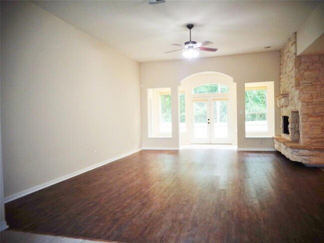 Building Photo - 50 W Knightsbridge Dr