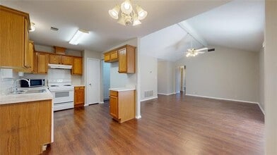 Building Photo - 313 Bowie St