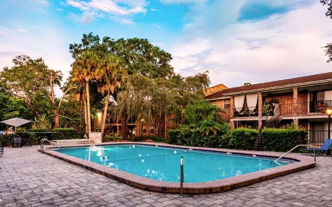 Foto del edificio - 10605 N 56th St