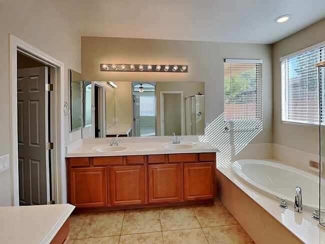 Foto del edificio - 4715 Junewood St