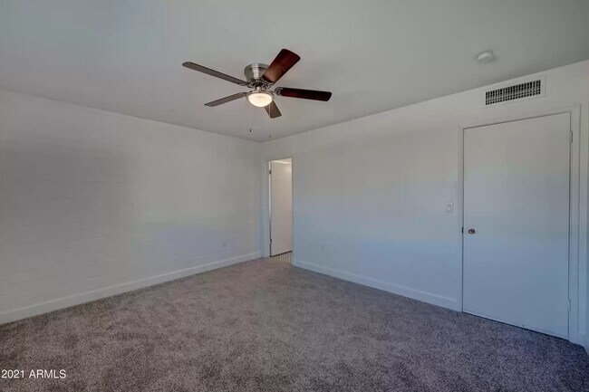 Foto del edificio - 11832 N Balboa Dr