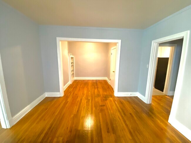 Foto del edificio - 619 Westwood Dr