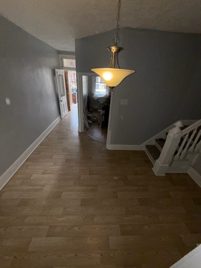 foyer and hallway - 803 N DuPont St