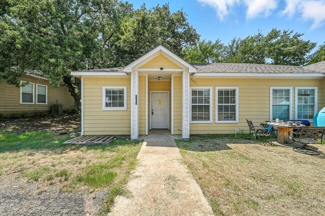 Cozy 2 Bed 1 Bath Duplex in Little Elm! - Cozy 2 Bed 1 Bath Duplex in Little Elm! House